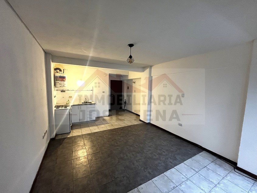 Departamento Monoambiente con balcón al frente. - Calle 11 e/ 44 y 45. 